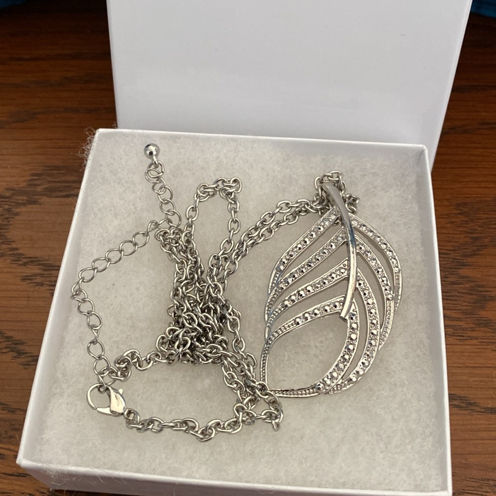 10/$10 silver Leaf Pendant Necklace